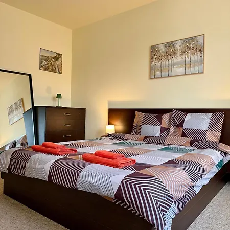 Gino's Place 2 Home2host * 班斯科