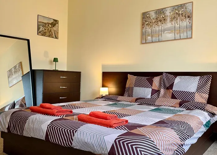 Gino's Place 2 Home2host * 班斯科