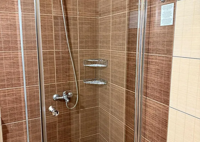 Gino's Place 2 Home2host *